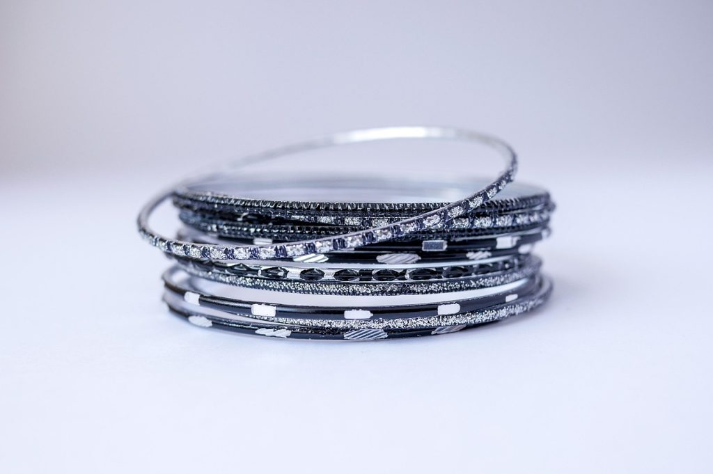 jewelry, bracelet, bracelets, fashion, silver, ornament, rings, accessory, road, clear, gift, round, metal, wonderful, accessories